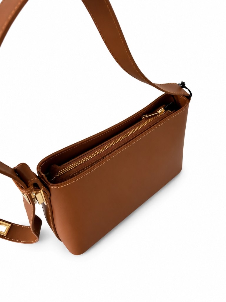 Elegant Leather Shoulder Bag Cognac — внутри