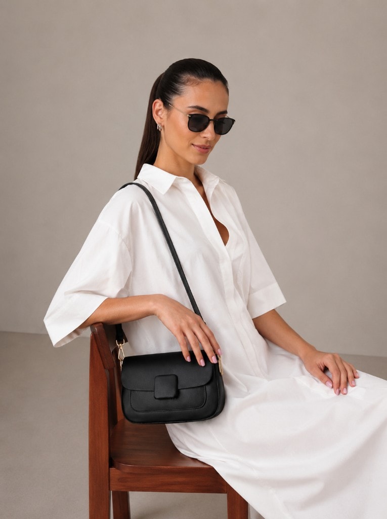 Milano Classic Shoulder Bag Black в образе