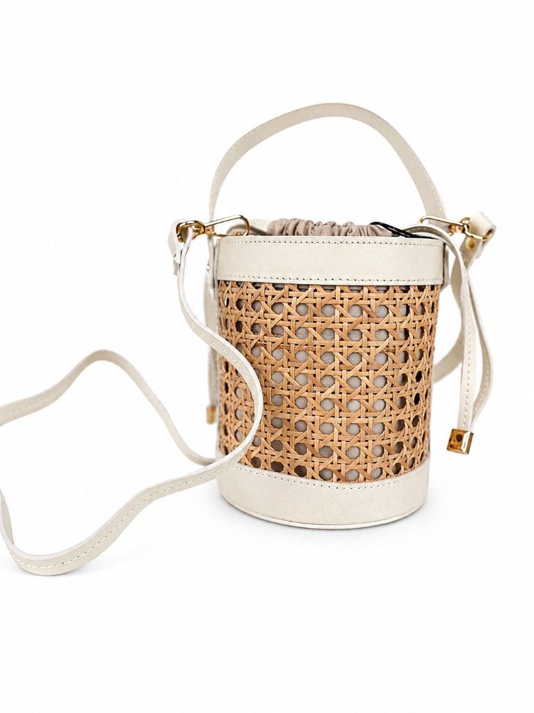 Premium Woven Bucket Bag Cream — сбоку