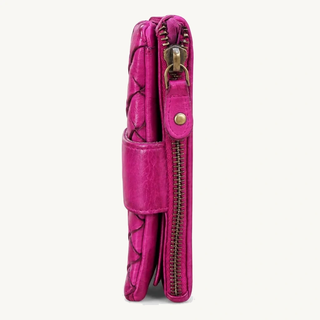 Flavia Magenta — vedere laterală