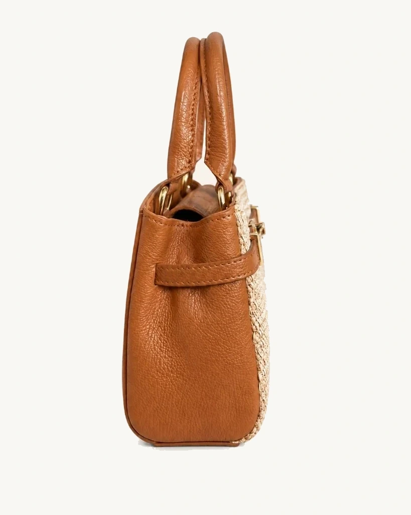 Pernelle Camel — vedere laterală
